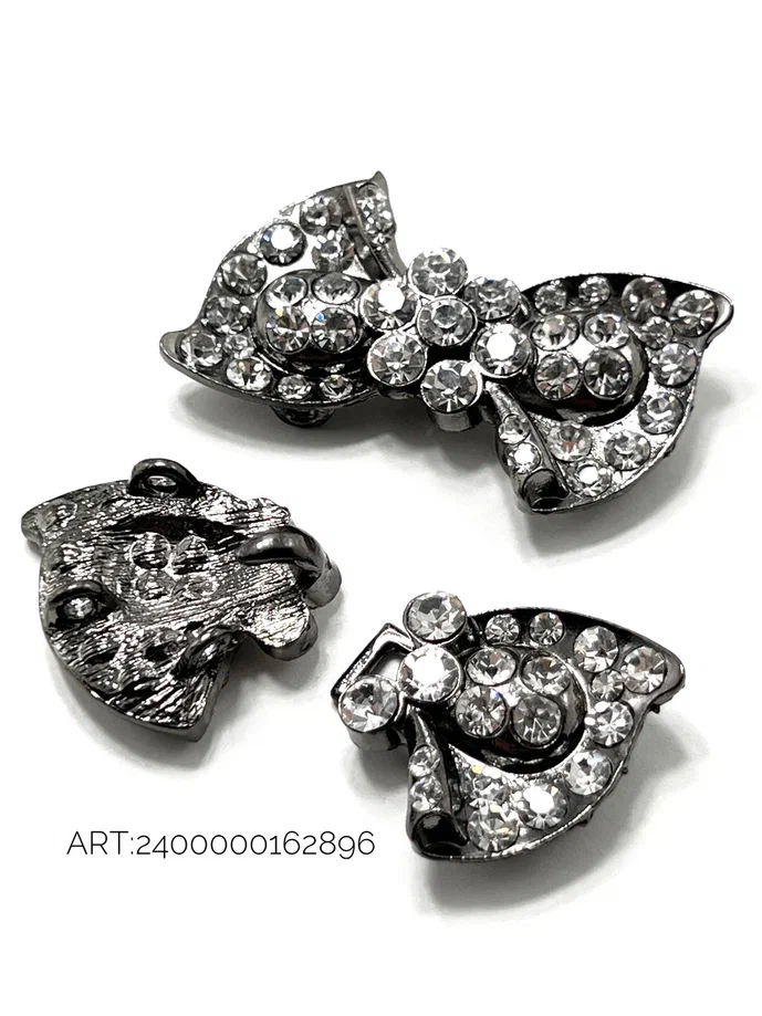 896