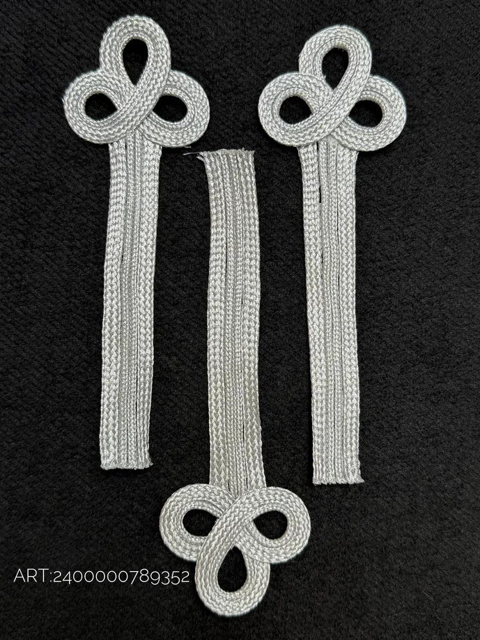 352