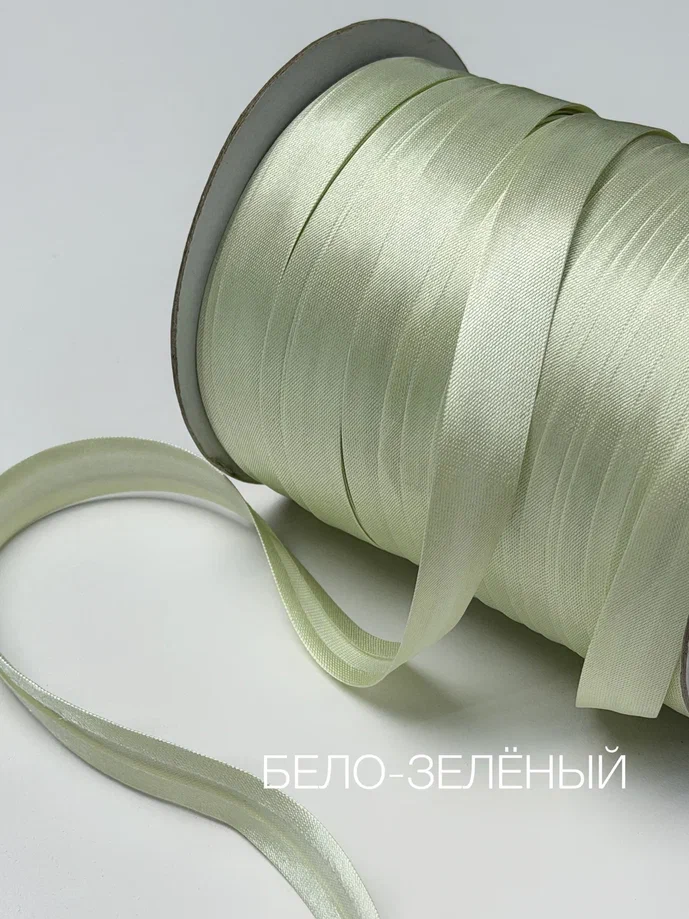 бело зеленый