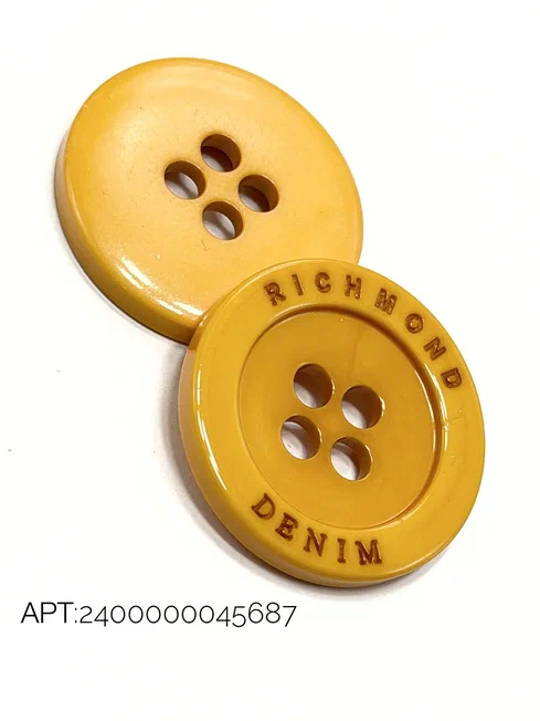 687